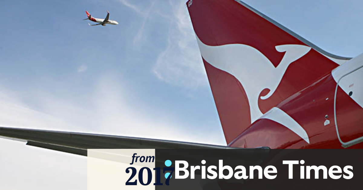 Video Qantas flight makes emergency landing